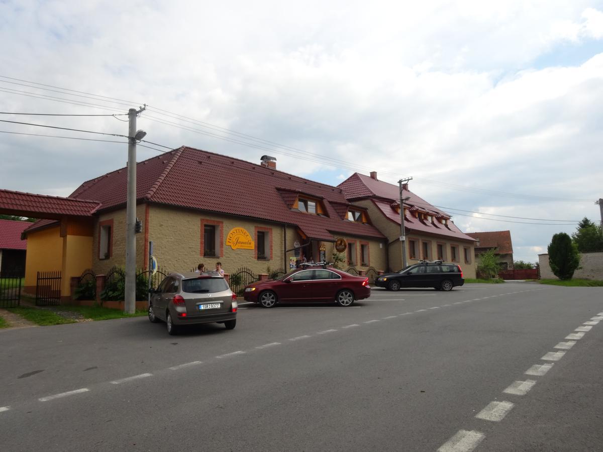 Hostinec U Janatu S Ubytovanim Hotel Cestin Exterior photo