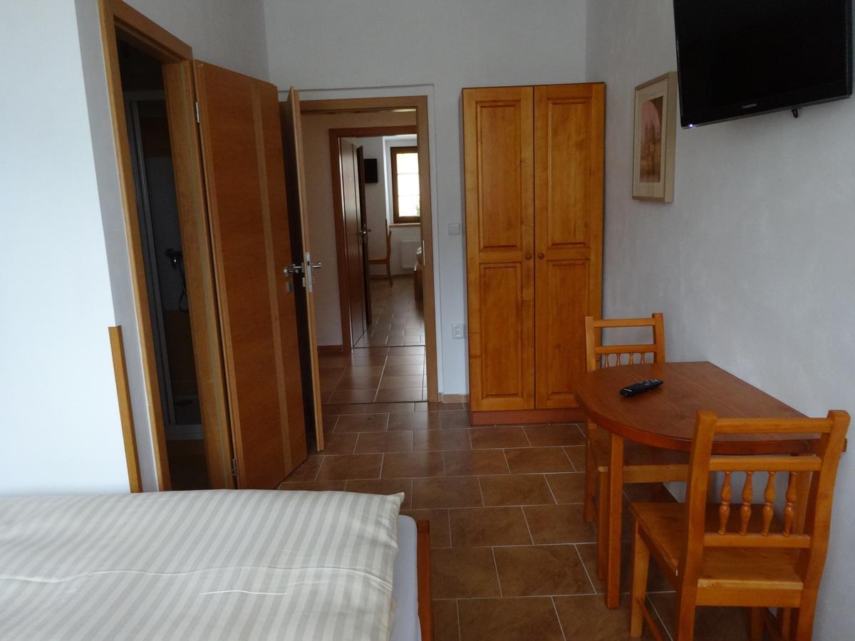 Hostinec U Janatu S Ubytovanim Cestin Room photo