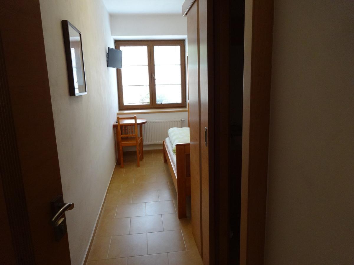 Hostinec U Janatu S Ubytovanim Cestin Room photo