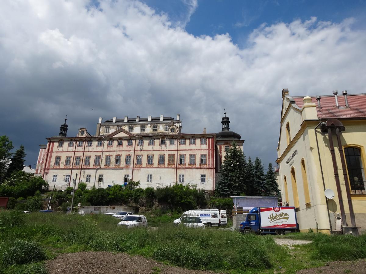 Hostinec U Janatu S Ubytovanim Hotel Cestin Exterior photo