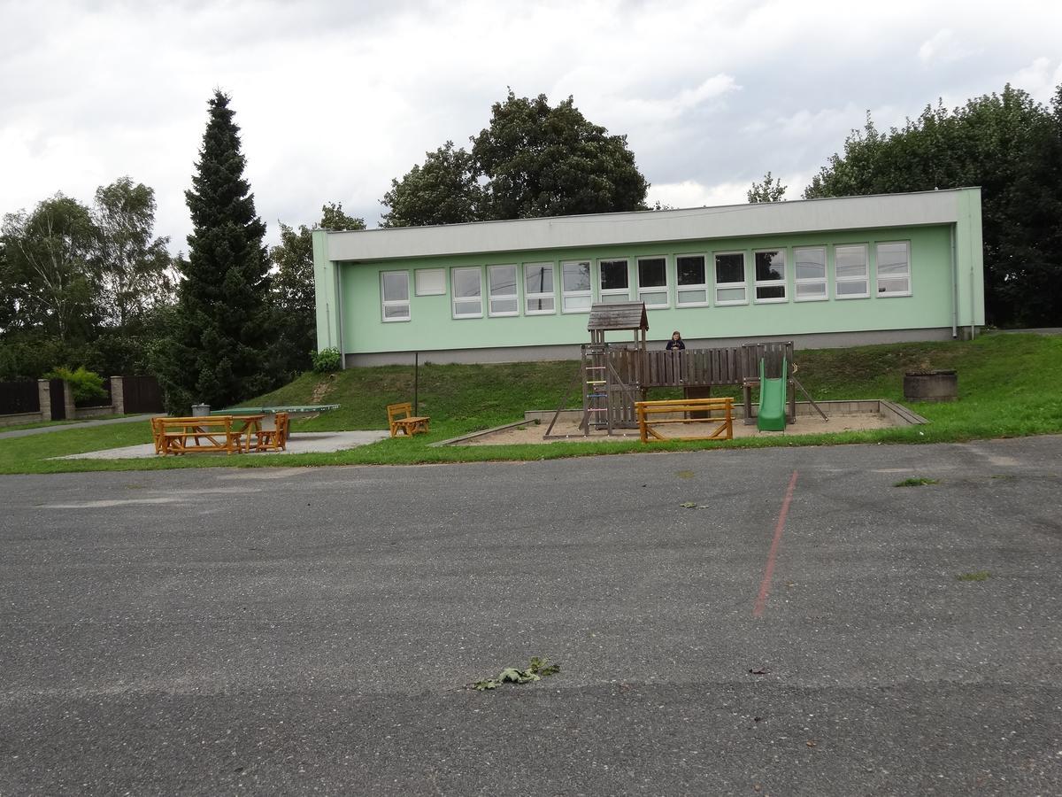 Hostinec U Janatu S Ubytovanim Cestin Exterior photo
