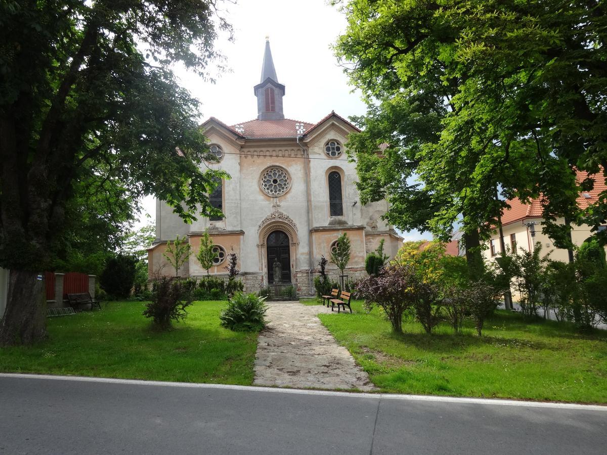 Hostinec U Janatu S Ubytovanim Cestin Exterior photo